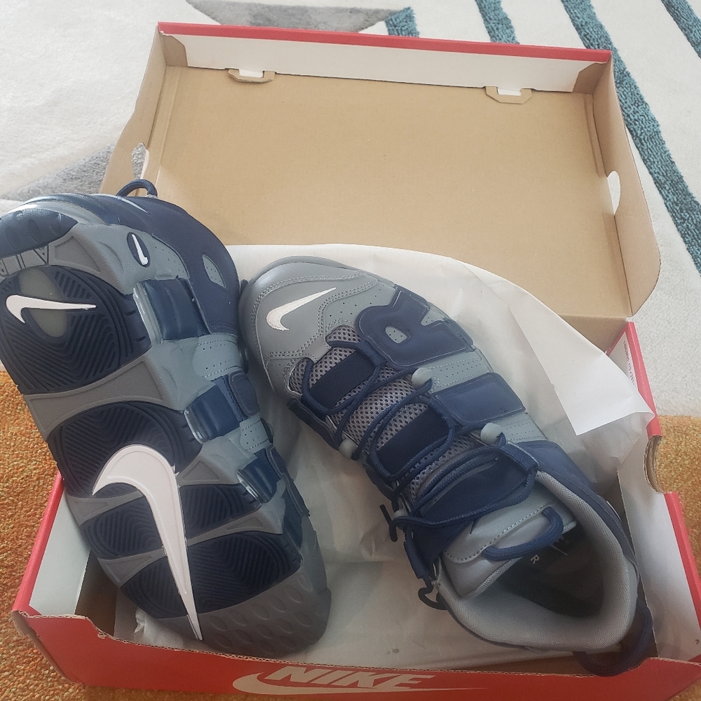 Nike - Picture 3 of 3